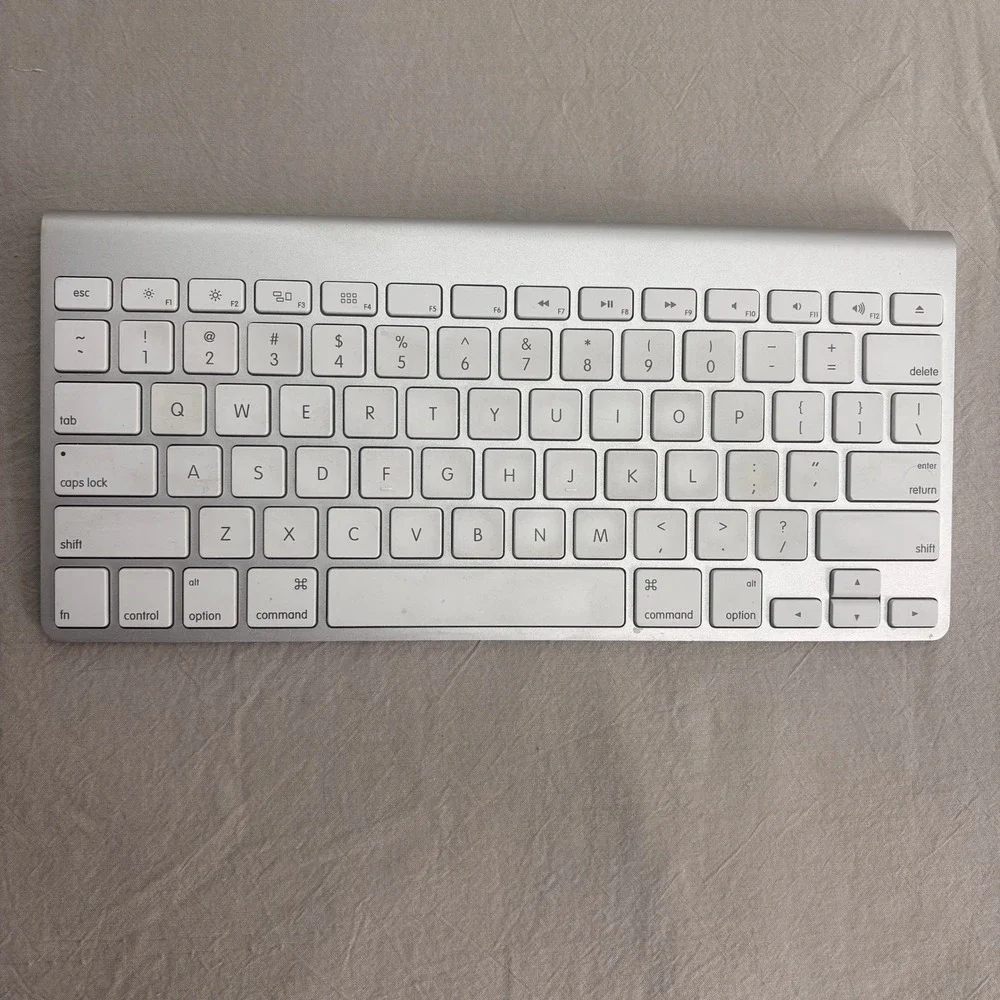 Apple Wireless Keyboard A1314 Silver Bluetooth Aluminum MC184LL/B QWERTY‎ Mac